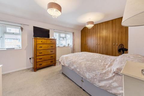 63 Linton Avenue, Borehamwood, WD6 4RB