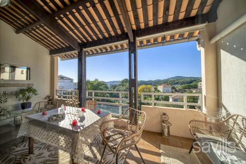 3 bedroom flat, Antibes, 06600, France