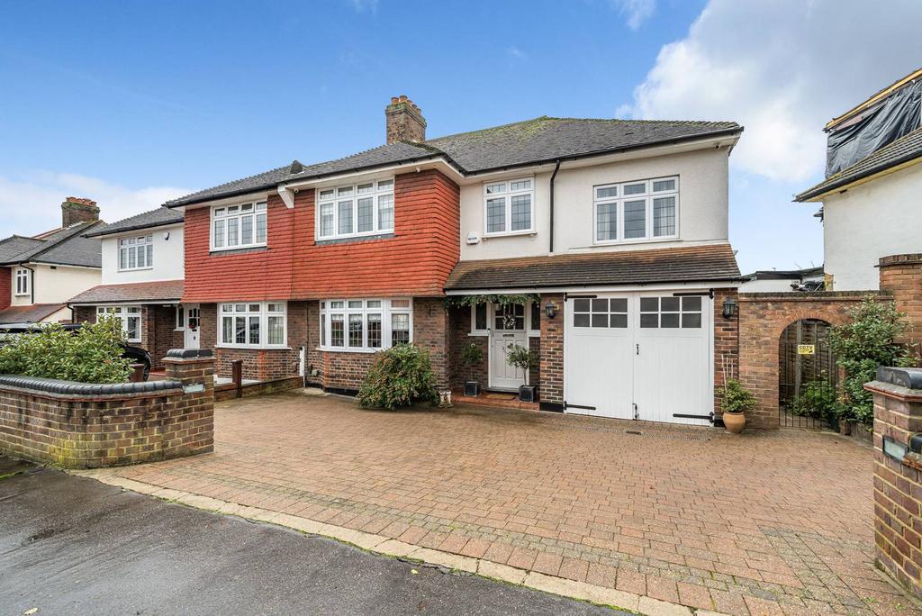 Hillcote Avenue, Norbury, London, SW16 5 bed detached house for sale