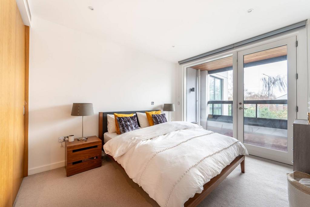Holland Park Avenue, Holland Park, London, W11 1 bed flat for sale £