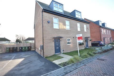 4 bedroom semi-detached house for sale, Chantrey Close, Leeds, West Yorkshire