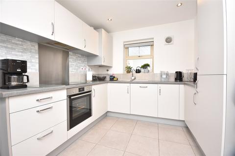 4 bedroom semi-detached house for sale, Chantrey Close, Leeds, West Yorkshire