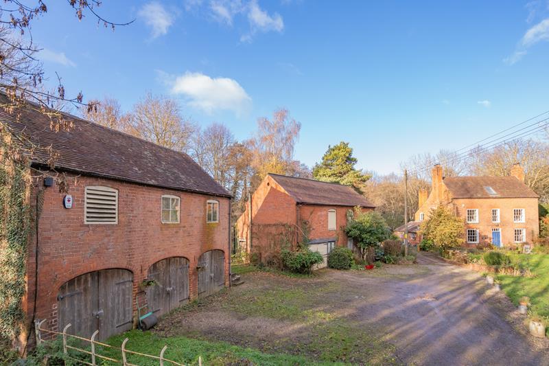 New Mills Farm, Hereford Road, Ledbury, Herefordshire, HR8 6 bed detached house for sale £995,000