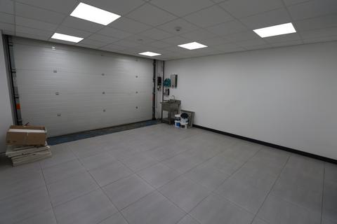 Industrial unit to rent - Radius Court, Hinckley, Leicestershire, LE10 3BE