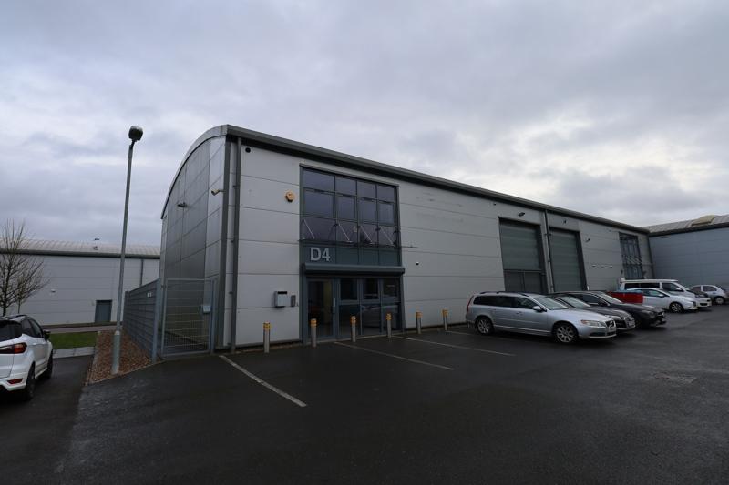 Radius Court, Hinckley... Industrial unit to rent £3,333 pcm (£769 pw)