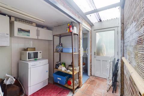 29 Redstart Close, New Addington, Croydon, CR0 0EW