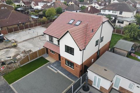 5 bedroom detached house for sale, Elm Road, Canvey Island SS8