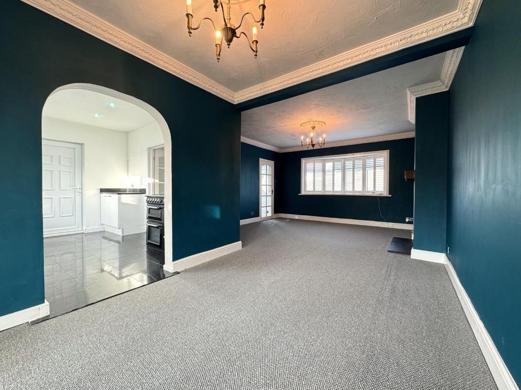 Dining area into lounge