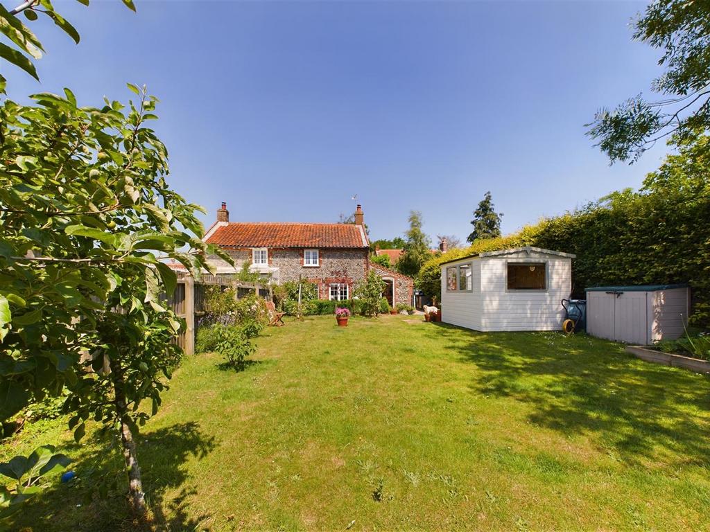high-street-southrepps-norwich-2-bed-cottage-300-000