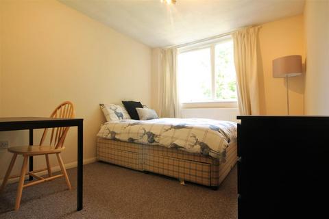 2 bedroom flat to rent - St Anns Close, City Centre