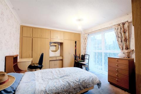 2 bedroom maisonette for sale, The Cedars, Nottingham