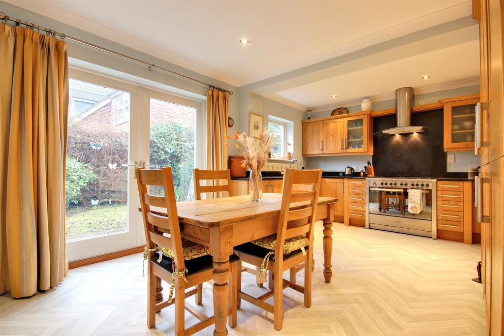 Woodhall Way, Beverley 6 bed detached house for sale £635,000