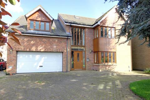 6 bedroom detached house for sale, Woodhall Way, Beverley