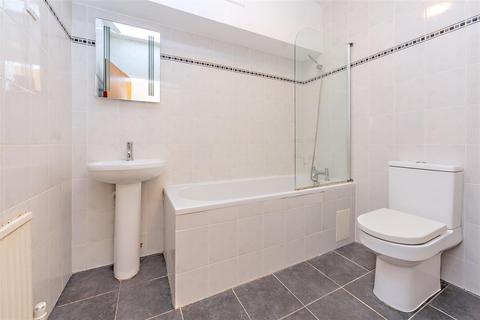 1 bedroom flat for sale, Lyndhurst Terrace, Hampstead NW3