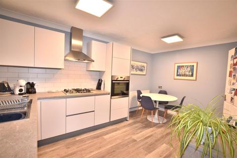 2 bedroom apartment for sale, Primrose Walk, Fleet GU51