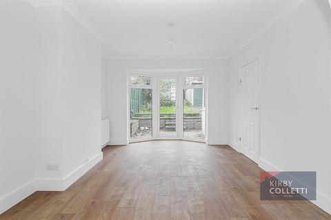 3 bedroom semi-detached house to rent, Grasvenor Avenue, Barnet