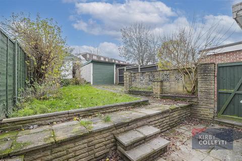 3 bedroom semi-detached house to rent, Grasvenor Avenue, Barnet