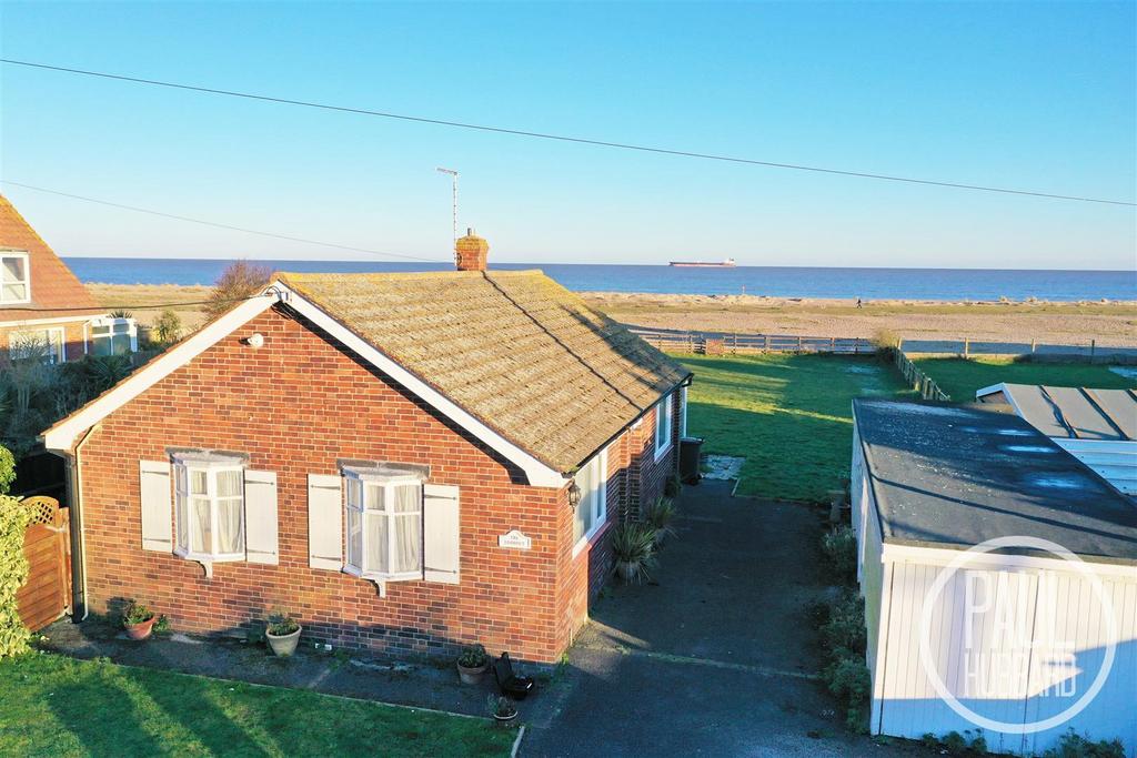 Beach Road, Kessingland, NR33 2 bed detached bungalow £350,000