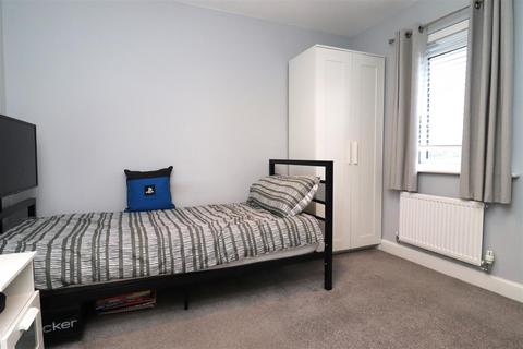 34 Airedale Drive, Brough, HU15 1US