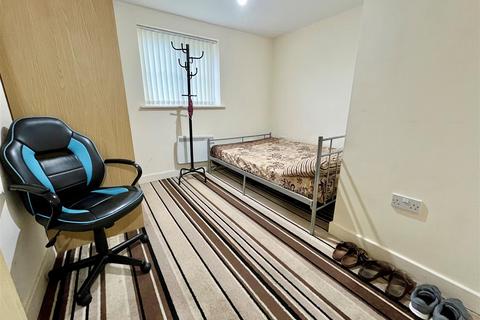 2 bedroom apartment for sale, Lawnhurst Avenue, Wythenshawe, Manchester