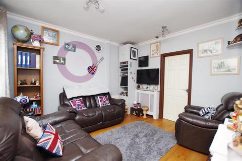 4 bedroom end of terrace house for sale, Cheney Manor Road, Swindon SN2