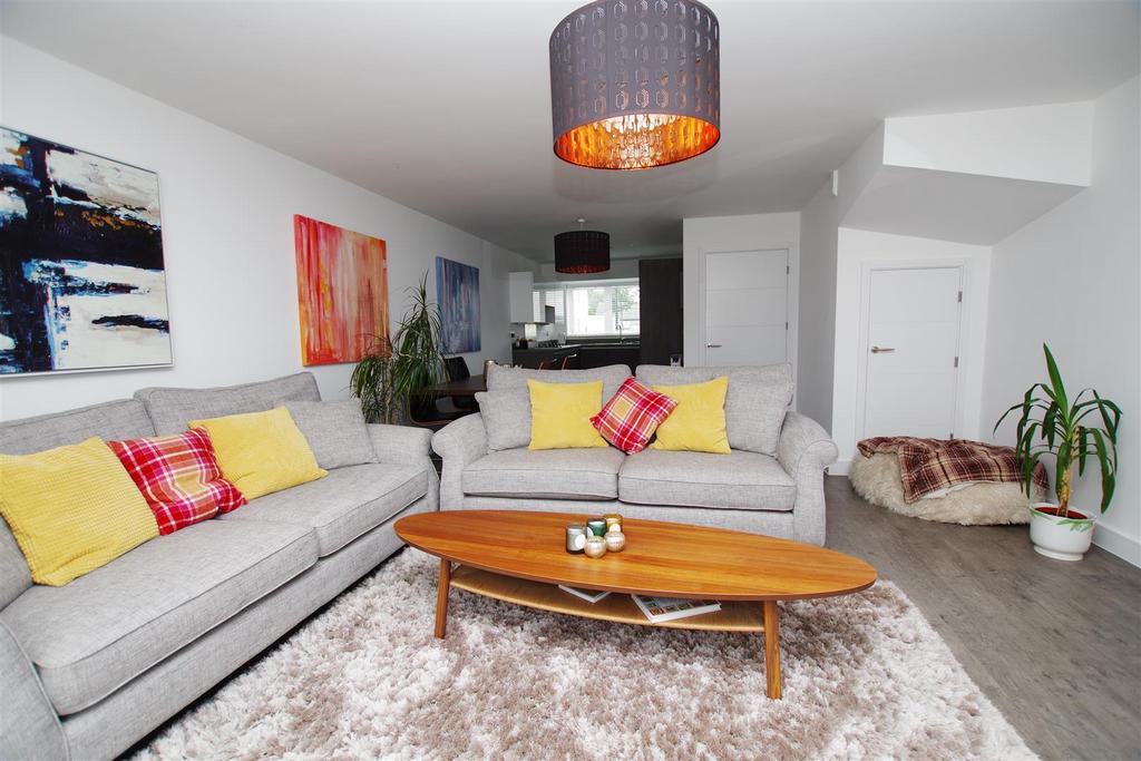 John Ruskin Road, Swindon SN25 4 bed detached house £430,000