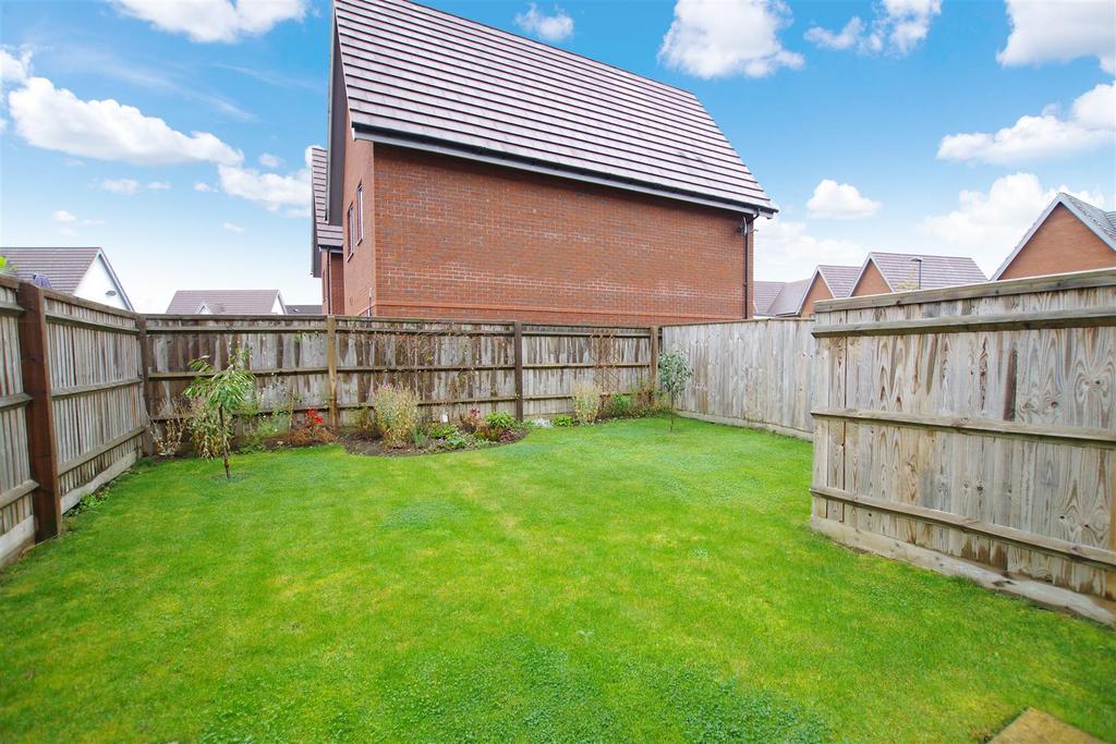 John Ruskin Road, Swindon SN25 4 bed detached house £430,000