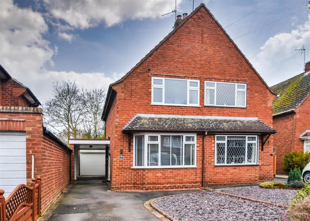 25 Bramber Drive, Wombourne, Wolverhampton 2 bed semidetached house for sale £269,950