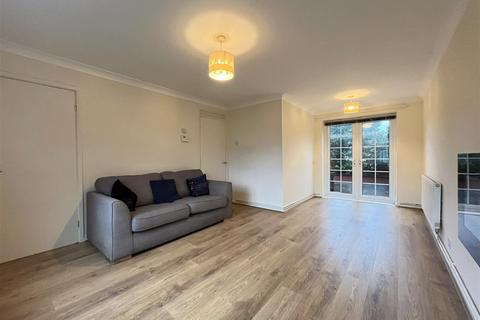 71 Lakin Road, Warwick, CV34 5BL