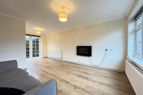 71 Lakin Road, Warwick, CV34 5BL