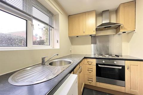 71 Lakin Road, Warwick, CV34 5BL