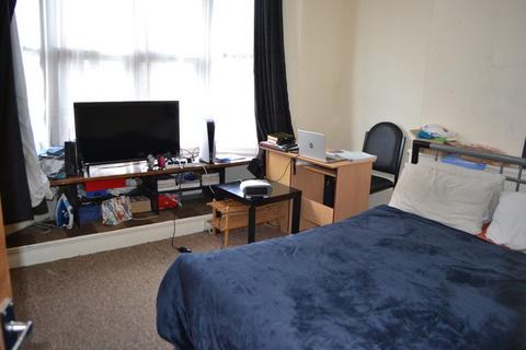 4 bedroom flat to rent - 500a Bristol Road, B29 6BD