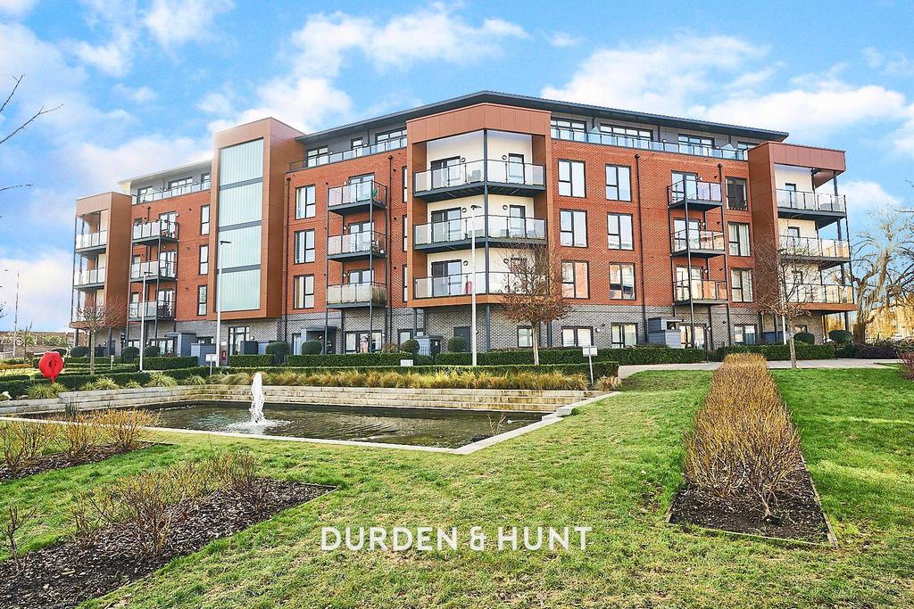 Bellflower Lodge, Harold Wood, RM3 1 bed apartment to rent £1,400 pcm