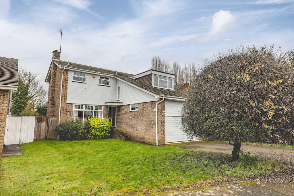 Beaulieu Close, Datchet SL3 4 bed detached house for sale £900,000