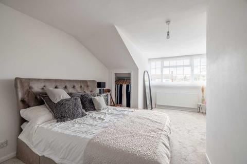69 Beaulieu Close, Datchet, Slough, SL3 9DD