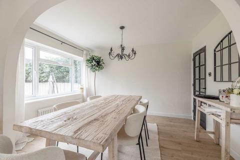 69 Beaulieu Close, Datchet, Slough, SL3 9DD
