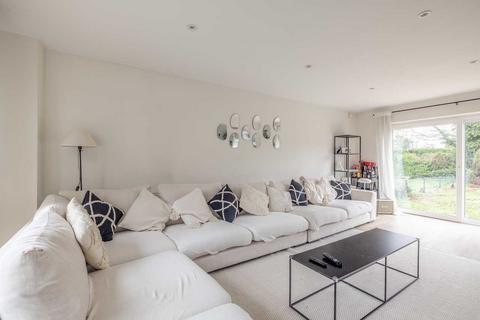 69 Beaulieu Close, Datchet, Slough, SL3 9DD