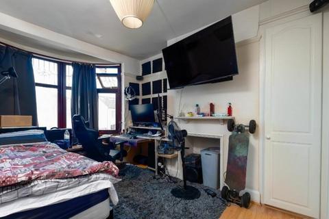 58 Burnway, Hornchurch, RM11 3SG