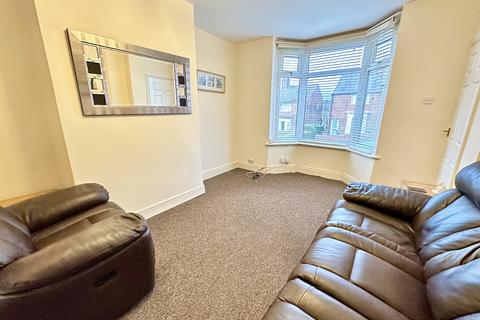 2 bedroom terraced house to rent, 67 Todwick Road Woodseasts Sheffield S8 0NR