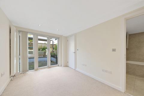 2 bedroom house to rent, Augustus Road, SW19