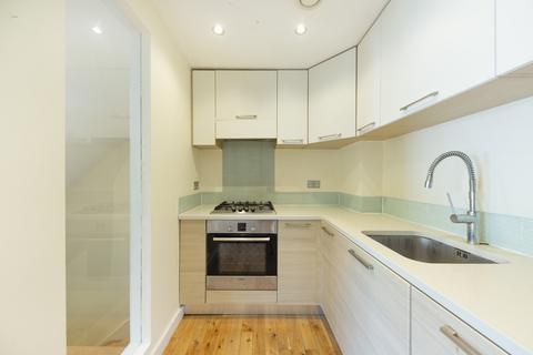 2 bedroom house to rent, Augustus Road, SW19