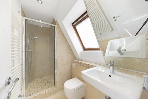 2 bedroom house to rent, Augustus Road, SW19