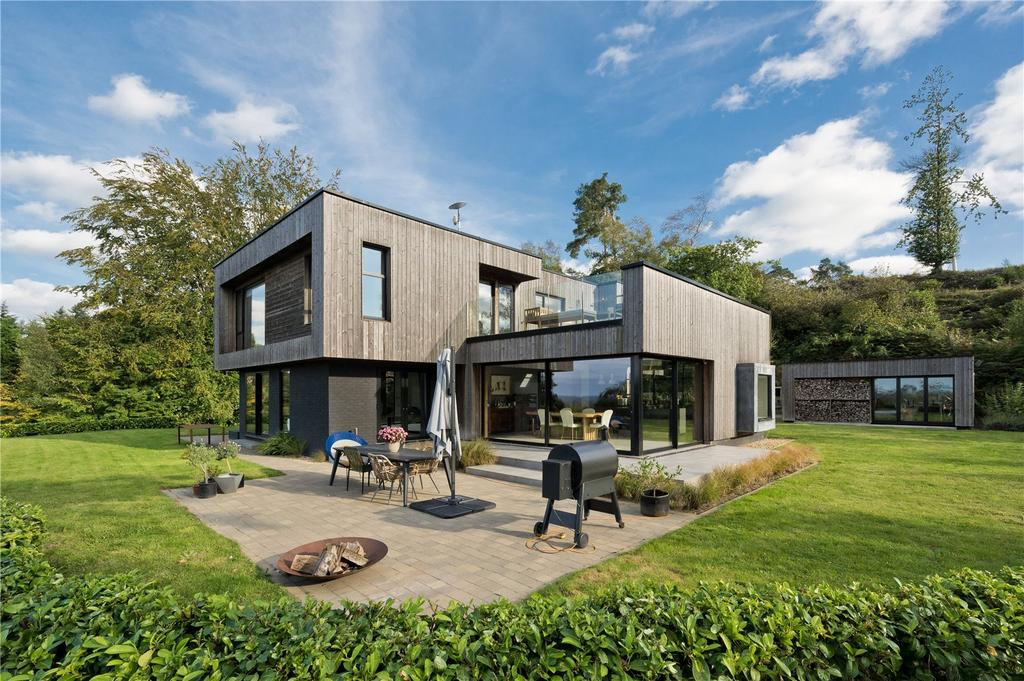 Beacon Hill Road, Ewshot, Farnham, Hampshire, GU10 5 bed detached house
