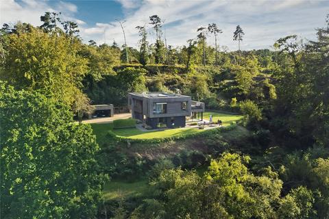 5 bedroom detached house to rent, Beacon Hill Road, Ewshot, Farnham, Hampshire, GU10