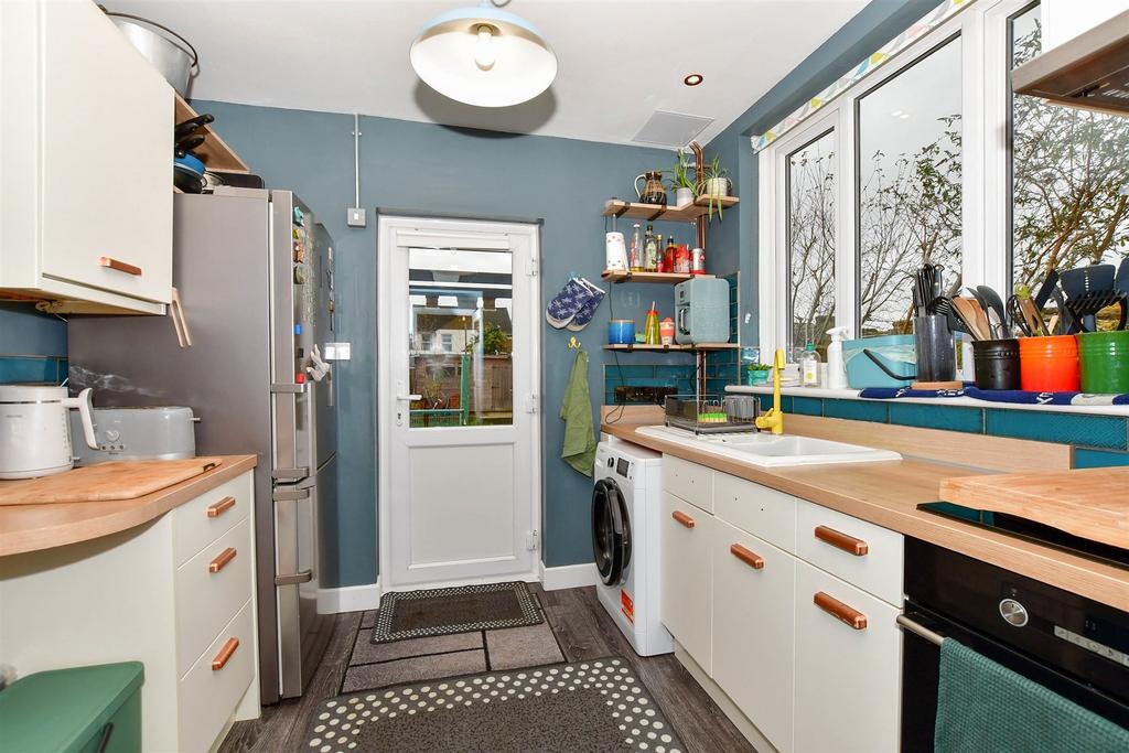 Millfield Road, Faversham, Kent 4 bed semidetached house for sale £