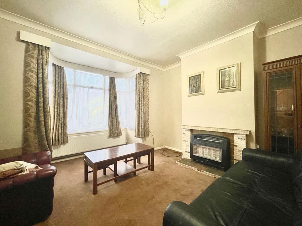 Storths Road, Birkby, HD2 3 bed semidetached house for sale £240,000