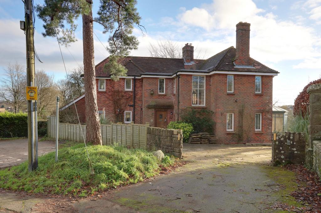 Victoria Road, Coleford, Gloucestershire. GL16 8DS 4 bed detached house