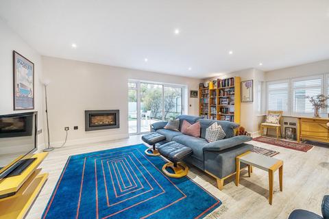12 Edgefield Close, Beckenham, BR3 1DJ