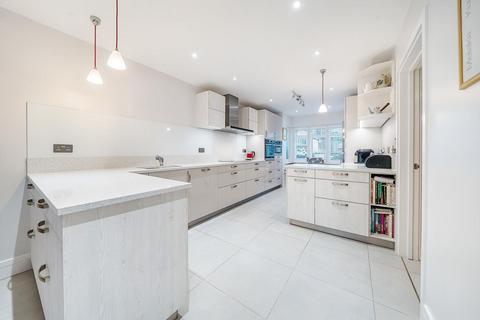 12 Edgefield Close, Beckenham, BR3 1DJ