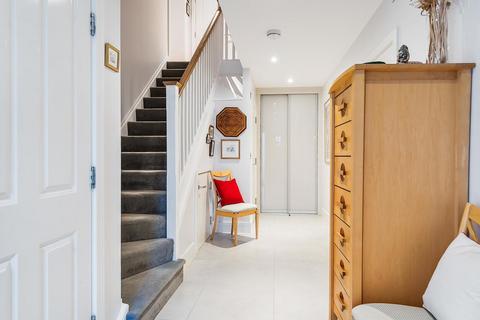 12 Edgefield Close, Beckenham, BR3 1DJ